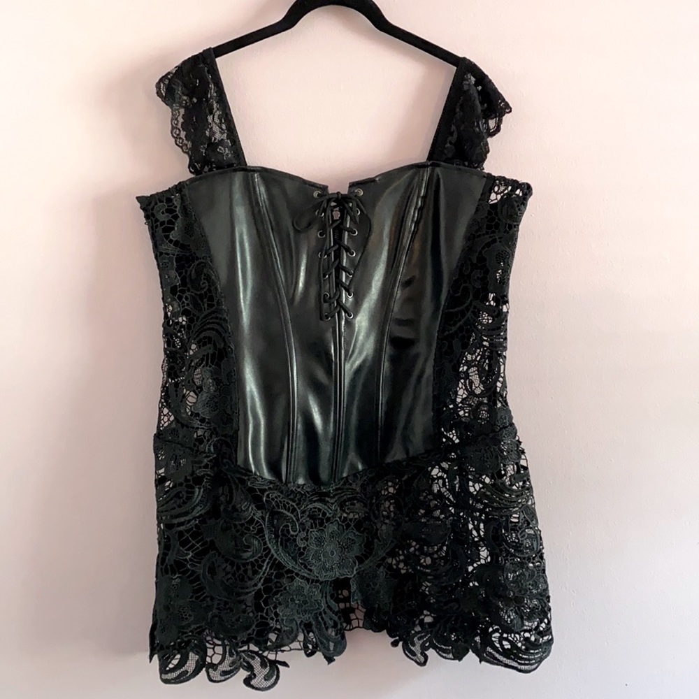 Dreamgirl Plus Size Beyoncé’ Corset with zipper.